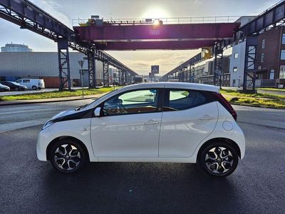 Gebraucht Toyota Aygo X-play 72 PS (52 kW) 2020 Weiß Kleinwagen