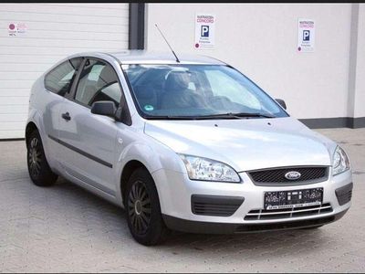 Gebraucht Ford Focus Trend 101 PS (74 kW) 2006 Silber Limousine