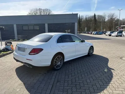 Gebraucht Mercedes E220 194 PS (142 kW) 2020 Weiß Limousine