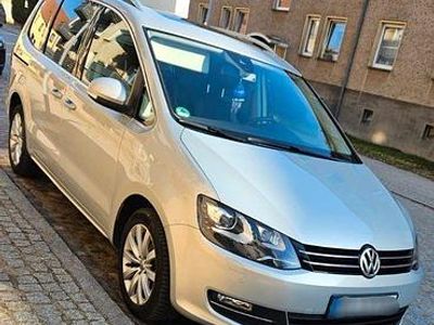 Second-hand VW Sharan Comfortline 170 CP (125 kW) 2011 Argintiu Monovolum