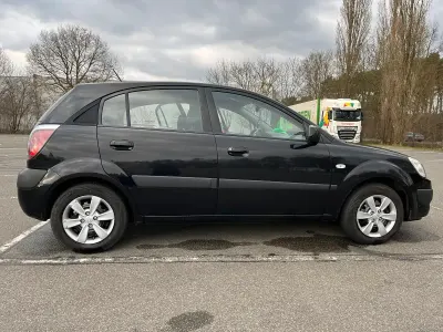 Gebraucht Kia Rio 99 PS (72 kW) 2009 Schwarz Kleinwagen