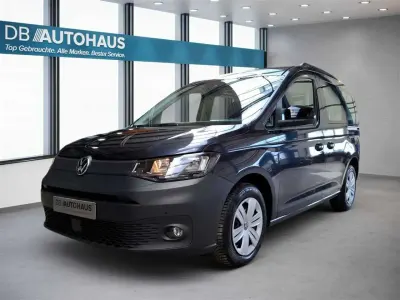 Second-hand VW Caddy 102 CP (75 kW) 2023 Albastru Monovolum