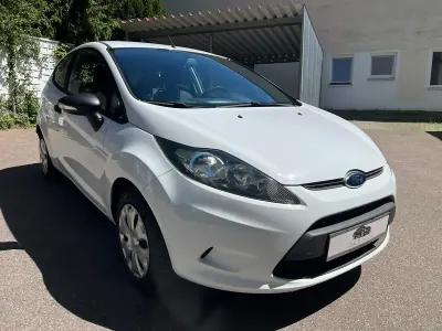 Gebraucht Ford Fiesta 60 PS (44 kW) 2012 Weiß Kleinwagen