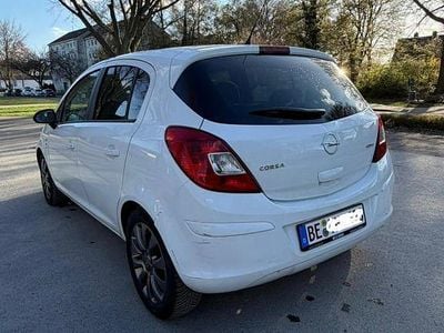 Gebraucht Opel Corsa Color Edition 75 PS (55 kW) 2010 Weiß Kleinwagen