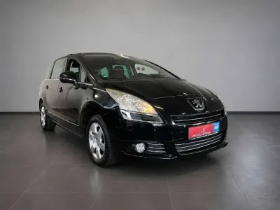 Gebraucht Peugeot 5008 Business-Line 114 PS (83 kW) 2014 Perla nera mit schutzlack Van / Kleinbus