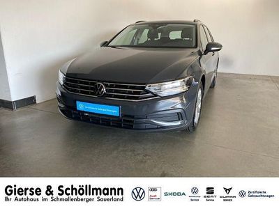 Gebraucht VW Passat Basis 150 PS (110 kW) 2021 Uranograu Kombi