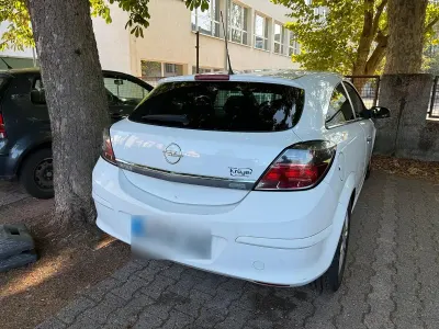 Gebraucht Opel Astra GTC 2009 Weiß Kleinwagen