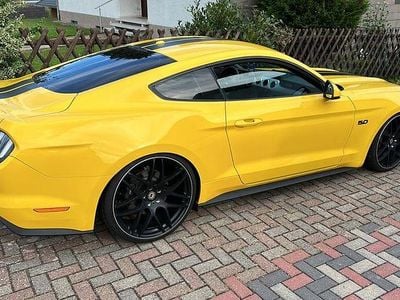Gebraucht Ford Mustang GT 421 PS (309 kW) 2017 Gelb Coupé