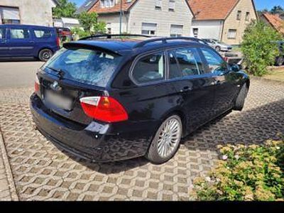 Gebraucht BMW 318 129 PS (94 kW) 2007 Schwarz Kombi