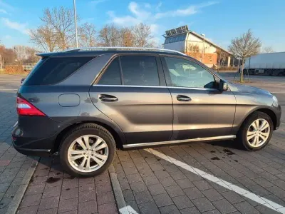 Gebraucht Mercedes ML350 258 PS (189 kW) 2015 Grau SUV