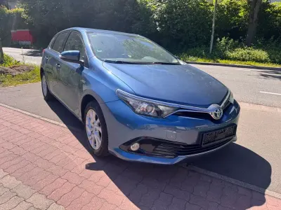 Gebraucht Toyota Auris Hybrid Edition-S 99 PS (72 kW) 2016 Blau Limousine