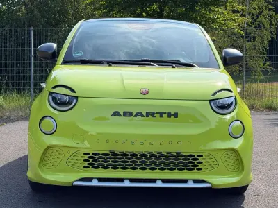 Gebraucht Abarth 500e Scorpionissima 113 kW (154 PS) 2023 Grün Kleinwagen