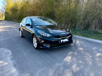 Gebraucht Kia Ceed 120 PS (88 kW) 2022 Schwarz Kleinwagen