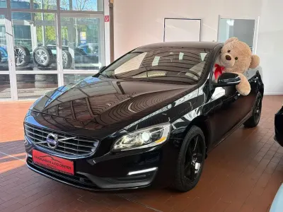 Gebraucht Volvo V60 Business Edition 163 PS (119 kW) 2015 Schwarz Kombi
