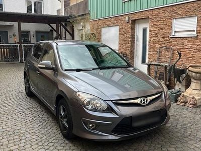 Gebraucht Hyundai i30 109 PS (80 kW) 2011 Grau Kleinwagen