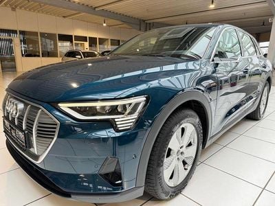 Blau Gebraucht 2022 Audi e-tron Basis SUV | 28.990 € (Fairer Preis)