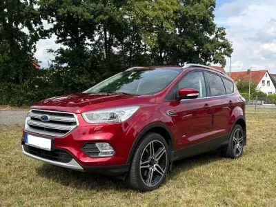 Gebraucht Ford Kuga Titanium 179 PS (131 kW) 2017 Rot SUV