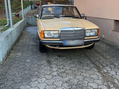 Usata Mercedes 200 109 CV (80 kW) 1983 Beige Berlina