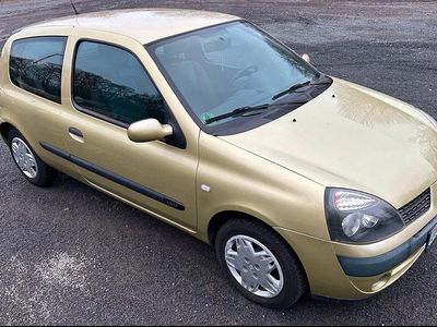 Gold Gebraucht 2003 Renault Clio II Kleinwagen | 1.999 €