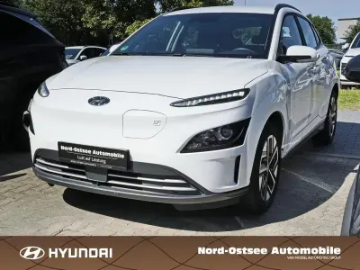 Gebraucht Hyundai Kona Select 100 kW (136 PS) 2023 Weiß SUV
