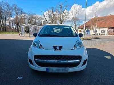 Gebraucht Peugeot 107 68 PS (50 kW) 2010 Weiß Kleinwagen