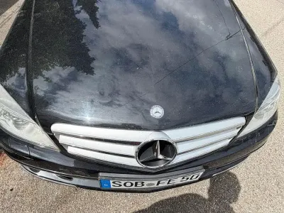 Gebraucht Mercedes C250 204 PS (150 kW) 2009 Schwarz Limousine