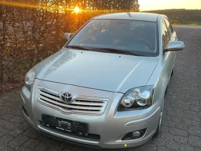 Second-hand Toyota Avensis 129 CP (94 kW) 2008 Argintiu Berlinǎ