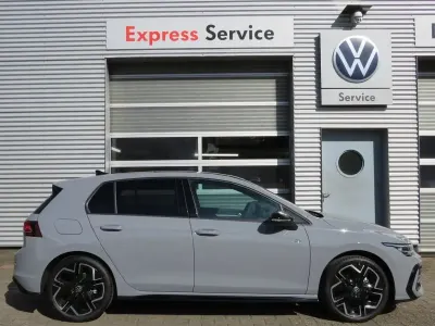 Neu VW Golf VIII R-line 150 PS (110 kW) 2026 Mondsteingrau Limousine