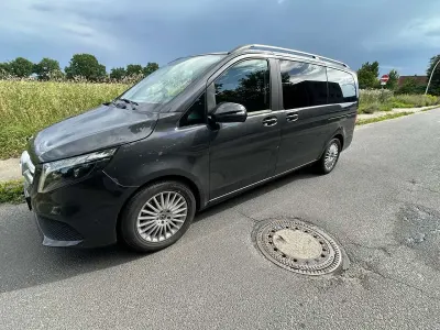 Gebraucht Mercedes V220 163 PS (119 kW) 2023 Schwarz Van / Kleinbus