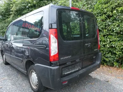 Gebraucht Peugeot TePee 90 PS (66 kW) 2011 Grau Van / Kleinbus