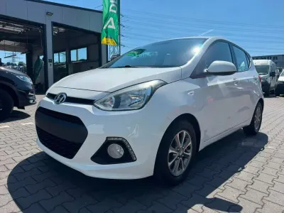 Gebraucht Hyundai i10 Intro Edition 67 PS (49 kW) 2014 Weiß Kleinwagen