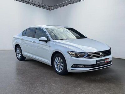 Second-hand VW Passat R-line 180 CP (132 kW) 2018 Alb Berlinǎ
