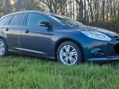 Gebraucht Ford Focus 109 PS (80 kW) 2012 Grau Kombi