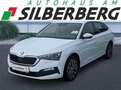 Gebraucht Skoda Scala Tour 110 PS (80 kW) 2022 Moonweißperleffekt Kleinwagen
