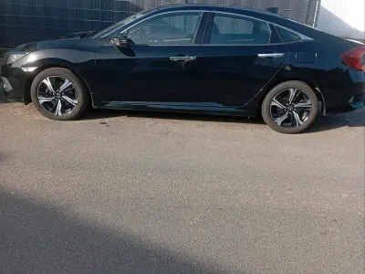 Gebraucht Honda Civic 120 PS (88 kW) 2018 Schwarz Limousine