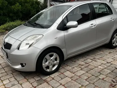 Gebraucht Toyota Yaris Sol 87 PS (63 kW) 2009 Silber Kleinwagen