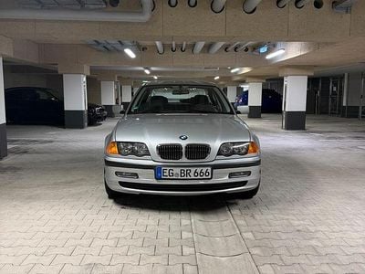 Silber Gebraucht 1998 BMW 320 Limousine | 3.800 € (Fairer Preis)