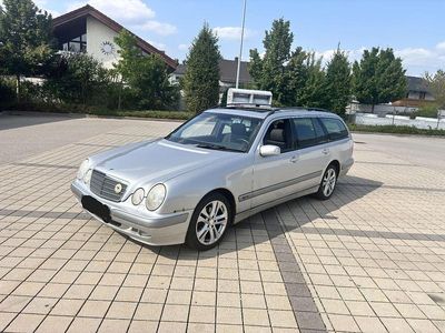 Mercedes E200