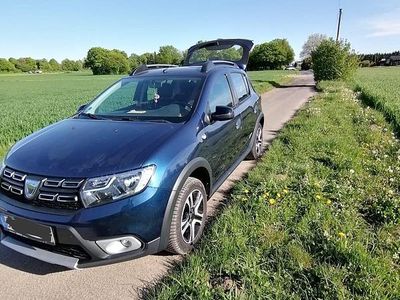 Second-hand Dacia Sandero Celebration 90 CP (66 kW) 2018 Albastru Berlinǎ