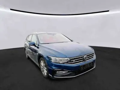 Gebraucht VW Passat R-line 150 PS (110 kW) 2021 Aquamarinblau Kombi