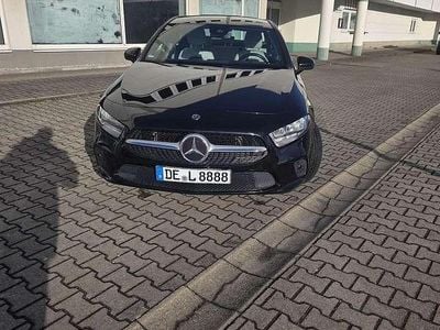 Gebraucht Mercedes A180 116 PS (85 kW) 2020 Schwarz Limousine