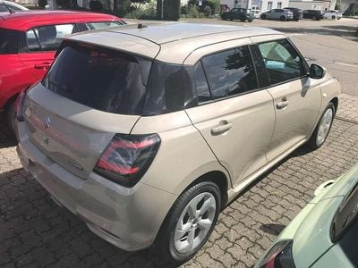 Neu Suzuki Swift Comfort 83 PS (61 kW) 2025 Caravan ivory pearl metallic Kleinwagen
