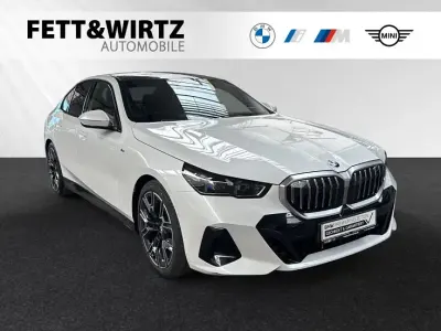 Gebraucht BMW 520 M Sport 197 PS (144 kW) 2025 Mineralweiß metallic Limousine