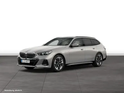 Gebraucht BMW 550e 489 PS (359 kW) 2026 Oxidgrau metallic Kombi