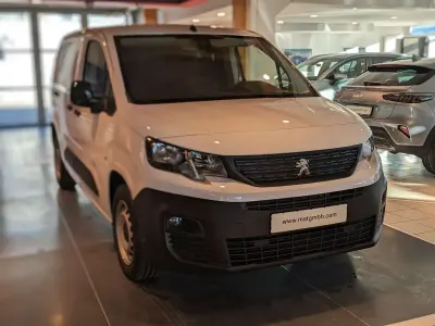 Gebraucht Peugeot Partner Premium 102 PS (75 kW) 2023 Weiß Van / Kleinbus