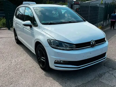 Gebraucht VW Touran Highline 150 PS (110 kW) 2023 Weiß Van / Kleinbus
