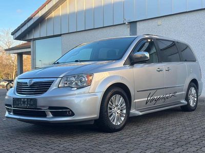 Silber Gebraucht 2012 Lancia Voyager Gold Van / Kleinbus | 9.900 € (Fairer Preis)