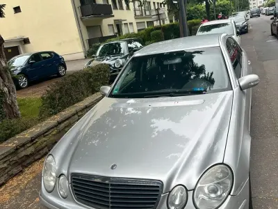 Gebraucht Mercedes E220 150 PS (110 kW) 2002 Silber Limousine