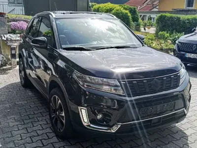 Gebraucht Suzuki Vitara Comfort+ 129 PS (94 kW) 2022 Schwarz SUV