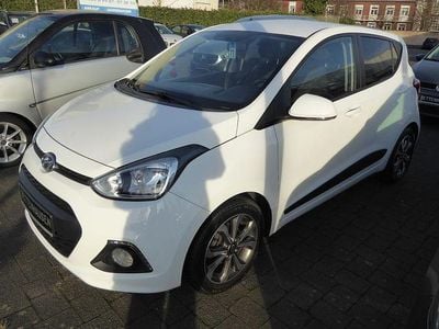 Gebraucht Hyundai i10 Passion 67 PS (49 kW) 2016 Weiß Kleinwagen